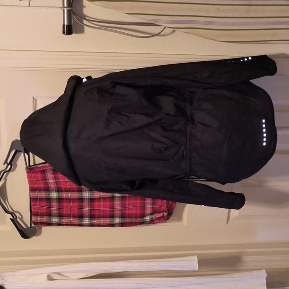 Nike Featherlight Windbreaker (L) Black Hooded Full Zip Front - Picture 14 of 14